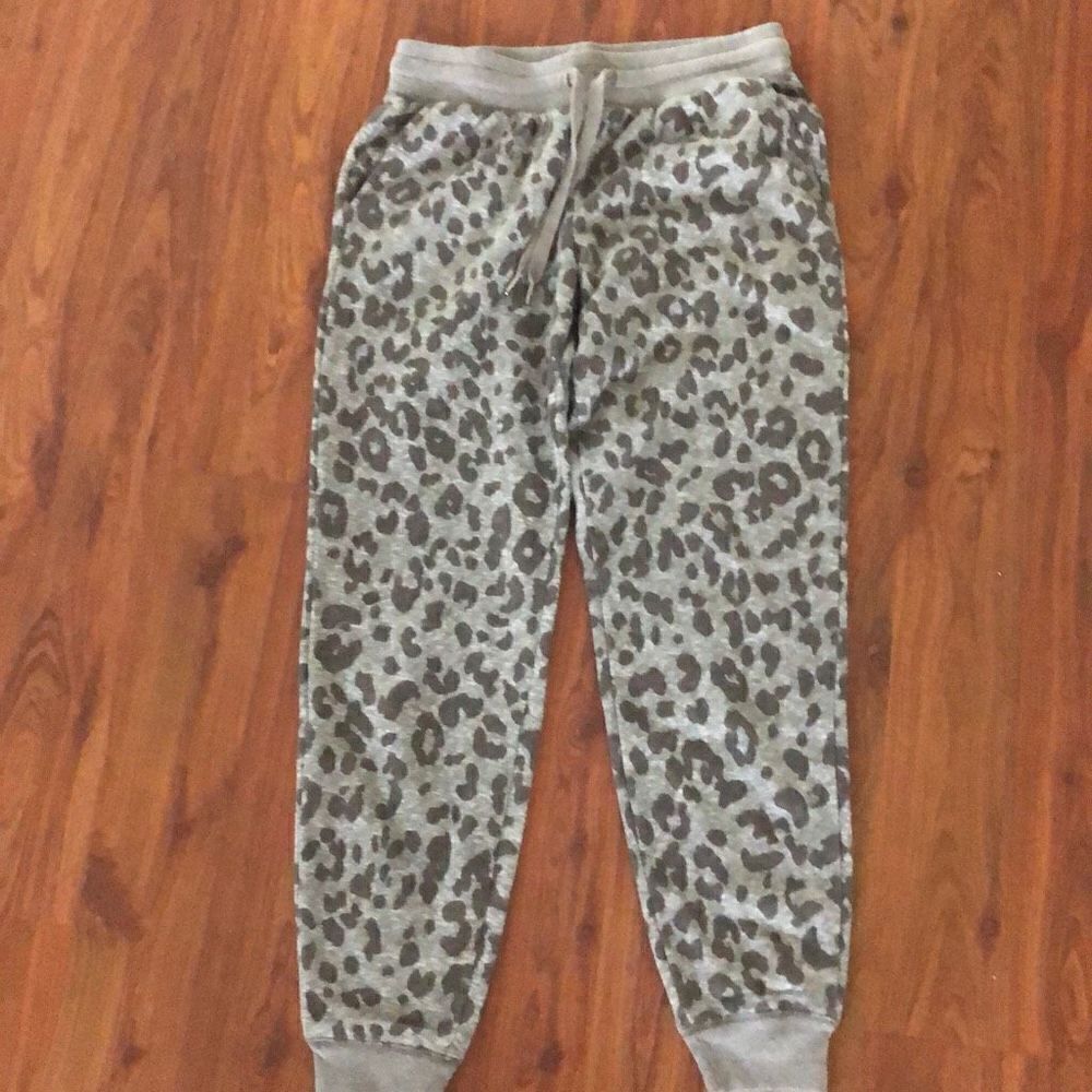 Old Navy Gray leopard soft joggers sweat pants size XS